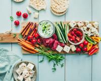 Voici une idée de planche apéritive légère, idéale quand il fait chaud !