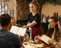 Fast-food, italien, japonais : quel plat choisir au restaurant pour manger équilibré sans se priver ?