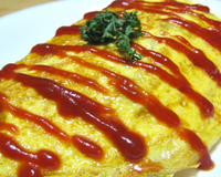 Plat japonais très populaire, inspiré de l'occident. Du riz japonais frit avec du poulet, des champignons et des légumes, assaisonné d'une sauce à base de ketchup et…