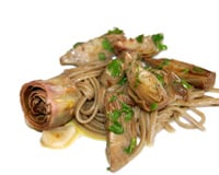 Artichauts sur pâtes au pesto