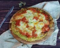 Pizza de courgettes sans pâte farcie à la mozzarella