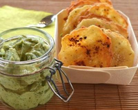 Tuiles au parmesan et guacamole