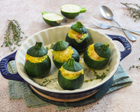 Depuis que j’ai testé les courgettes farcies au risotto crémeux, je ne les cuisine plus autrement