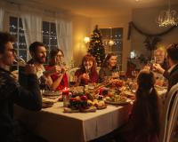 Repas de fêtes : pour éviter les intoxications, combien de temps au maximum faut-il laisser les plats sur la table ?