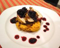 Recette de sucré et salé de poulet fermier avec une touche de cranberries en plat.