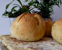Un jour, je n'avais plus assez de farine (je ne sais toujours pas comment cela à pu arriver) pour faire des petits pains, j'ai utilisé comme il m'était arrivé de le faire…