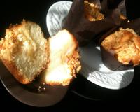 Un muffin moelleux et croustillant sur le dessus..