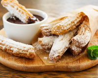 La gourmandise du week-end : faites d'irrésistibles churros avec la recette facile d’Hélène Darroze