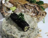 Tartare d'algues et huîtres, rouleau de nori, sablé breton