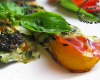 Tranches de courgettes grillées au jambon cru, mozzarella et pesto