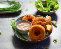 Donuts croustillants au poulet et au fromage