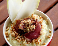 Purée d'endives à la poire et croustillant de cacahuètes