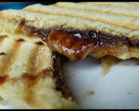 Le croque banane-chocolat-noix de coco