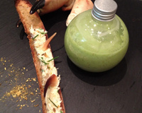 Gaspacho de concombre au kiwi, tartine de crabe