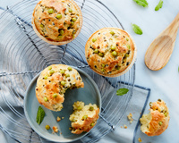 MUFFINS AUX PETITS POIS, MENTHE FRAICHE ET PARMESAN
