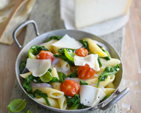 One pot pasta aux tomates cerise, épinards et tomme de chèvre