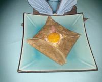 Cette galette onctueuse au goût particulier peut contenir une garniture salée comme sucrée. Cette préparation donne une dizaine de galette.