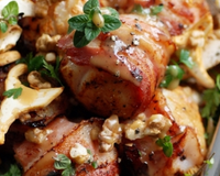 Saint Jacques, lard, noix et herbes