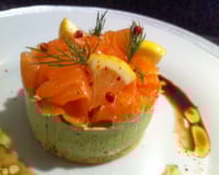 Mousse d'avocat et lanières de saumon fumé