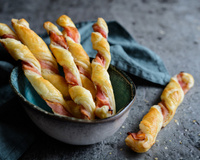 Allumettes feuilletées au Philadelphia et jambon sec