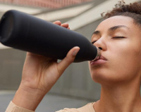 Amazon : passez l’été bien hydraté avec cette gourde isotherme Mont-Clair à -40%
