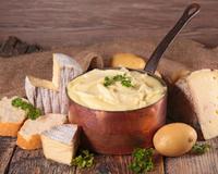 L'aligot, un plat typique de l'Aveyron, de la purée et une bonne tome, sans oublier de l'huile de coude, et le tour est joué !