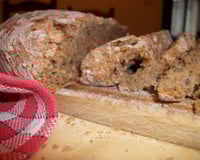 Pain "noir" aux graines