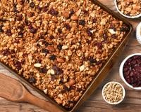 Cette diététicienne dévoile sa recette de granola façon crumble pour un petit déjeuner complet et pas trop sucré