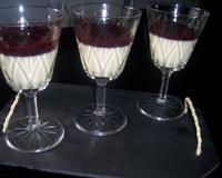 Surprenante alliance de la crème avec la cerise... hum, un délice!