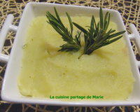 Purée de pommes de terre, poires william et romarin