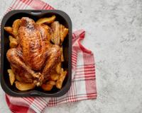 Cette façon de cuire le poulet donne un poulet moelleux et parfumé. Nous l’avons d’abord poché dans une infusion au thym avant de terminer…