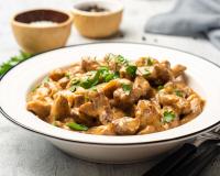 Comment réussir un bœuf Stroganoff, le plat réconfortant à cuisiner en 10 minutes ce week-end