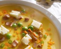 Le Bouillon de pommes de terre à la Tomme de Savoie Fermière est une soupe légère et idéale pour vos soirées d'été. Le goût caractéristique du bouillon en étonnera plus…