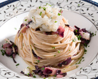 Spaghetti au radicchio et tartare de crevettes