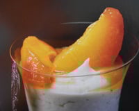 Pêches caramélisées sur lit de mascarpone vanillé