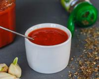 La sauce tomate, un classique, mais tellement indispensable. Une bonne sauce tomate peut faire toute la différence sur une recette, de même qu'une mauvaise sauce tomate…