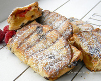 Chaussons de brioche pêche-framboise