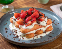 “Sans mascarpone, oui c’est possible” : cette diététicienne partage sa recette tiramisu aux fraises très frais et léger