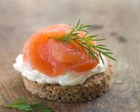 Des toasts au saumon au Carré Frais, un mélange de fraîcheur !