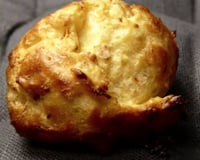 Gougères à la tome de brebis, aux figues séchées et noisettes