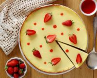 On aime l'onctuosité du cheesecake qui se marie très bien avec la base de biscuit bien croquante et le peps du coulis de fraises fait maison. Il est très…