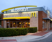 Ce McDonald's est le seul à avoir cette couleur unique au monde : voici pourquoi