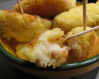 Ce sont des petites croquettes croquantes à l'extérieur et fondantes à l'intérieur. A manger avec une salade, ou lors d'une soirée "tapas", ou tout simplement en accompagnement…