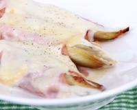 Plat facile à réaliser qui fait aimer les endives chaudes à ceux qui ne les aiment pas d'habitude !