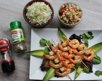 Brochettes de gambas grillées aux herbes de Provence & salsa tomates et ananas au poivre