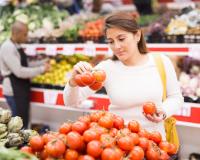 La tomate serait-elle meilleure pour la santé si on la consomme en conserve ? Un médecin répond