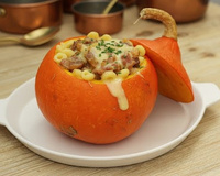 Cette recette de potimarron farci aux coquillettes et à la cancoillotte va faire fondre les amateurs de fromage