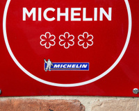 Après près de 40 ans au sommet, cette institution de la place des Vosges à Paris perd sa 3e étoile Michelin