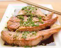 Saumon à la poêle : l’astuce ultime pour réussir la cuisson du poisson (et éviter qu’il colle)