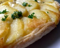 Tarte tatin de pommes de terre au cantal